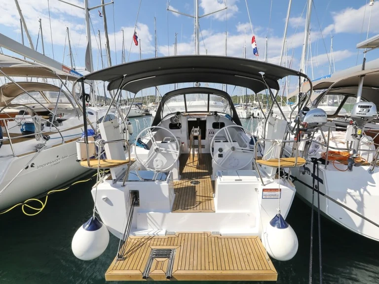 Alquiler de embarcaciones Elan Impression 40.1 enBiograd na Moru en Samboat