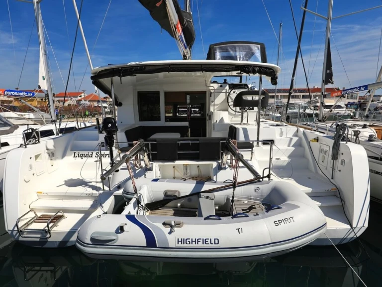 Alquiler de Catamarán, con o sin patrón Lagoon Biograd na Moru