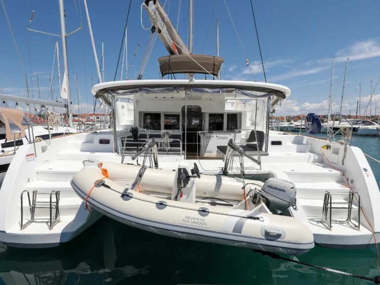 Alquiler de Catamarán, con o sin patrón Lagoon Biograd na Moru