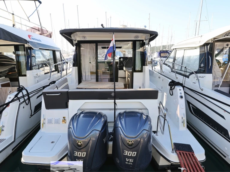 Jeanneau Merry Fisher 1095 de alquiler a Biograd na Moru