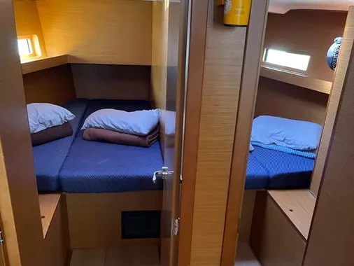 Alquiler de Jeanneau Sun Loft 47 /7cab en Gouviá