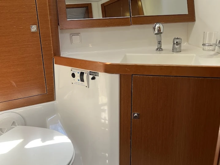Alquiler de embarcaciones Bénéteau Oceanis 45 /4cab enGouviá en Samboat