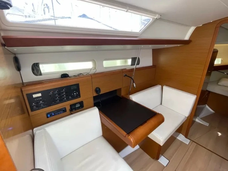 Alquiler de Jeanneau Sun Odyssey 419 /3cab en Paros (Isla)