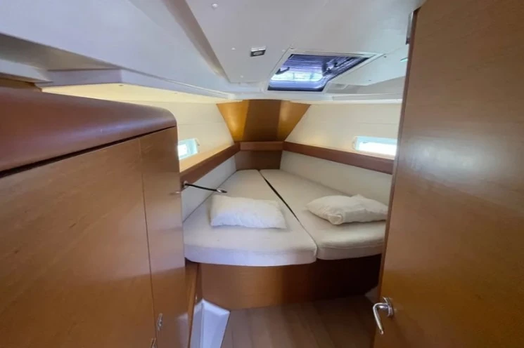 Alquiler de embarcaciones Jeanneau Sun Odyssey 419 /3cab enParos (Isla) en Samboat