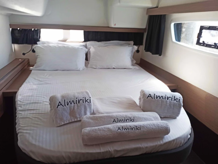 Alquiler de Fountaine Pajot Isla 40/5 cab en Paros (Isla)