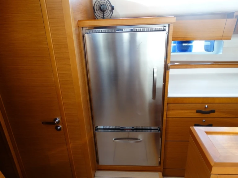 Alquiler de embarcaciones Jeanneau Jeanneau 54 /6cab enVolos en Samboat