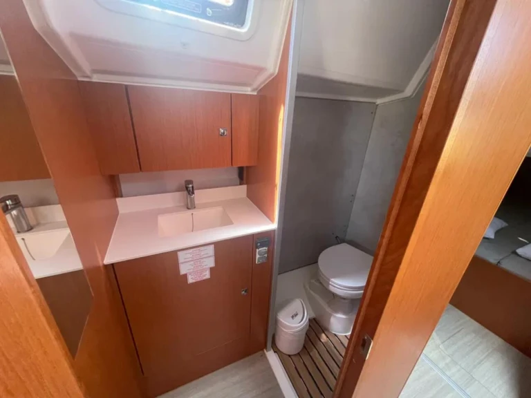 Alquiler de Bavaria Bavaria C42 /3cab en Paros (Isla)