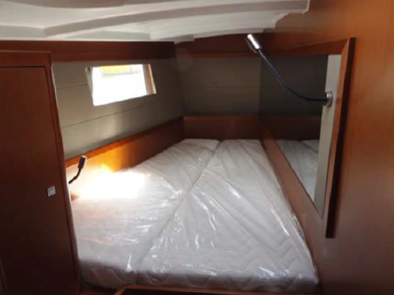 Alquiler de Bénéteau Oceanis 48 /5cab en Kalkara