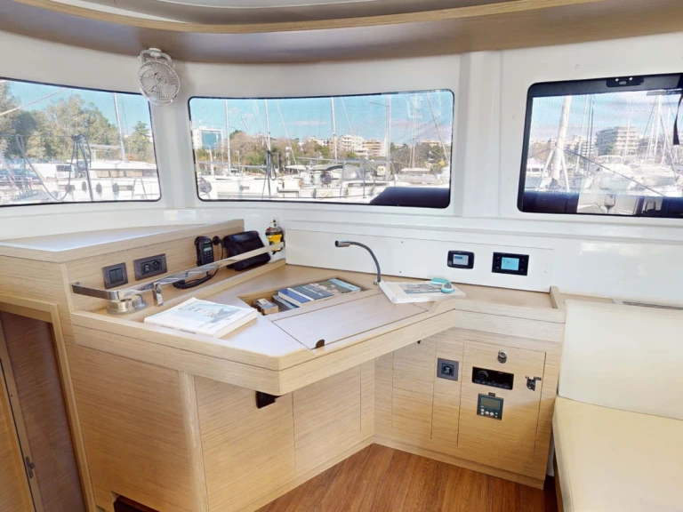 Alquiler de embarcaciones Lagoon Lagoon 46 Fly (6 cab.) enÁlimos en Samboat