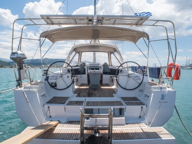 Velero para alquilar Ávdira al mejor precio