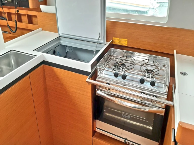 Alquiler de barcos Bormes-les-Mimosas barato de Sun Odyssey 410 /3cab