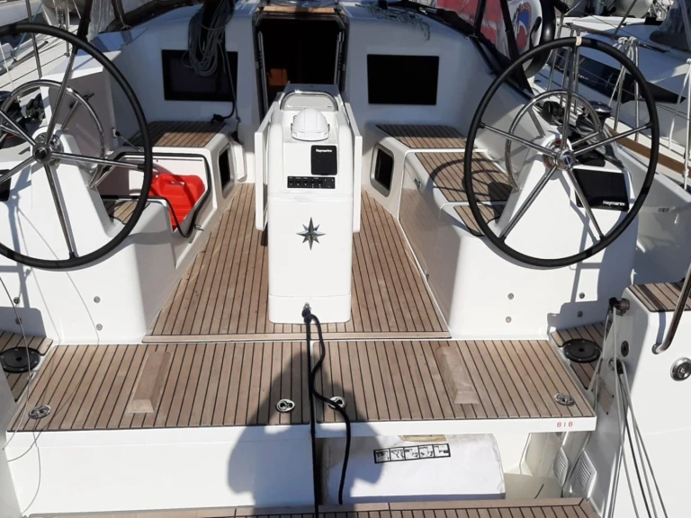 Alquiler de embarcaciones Jeanneau Sun Odyssey 410 /3cab enBormes-les-Mimosas en Samboat