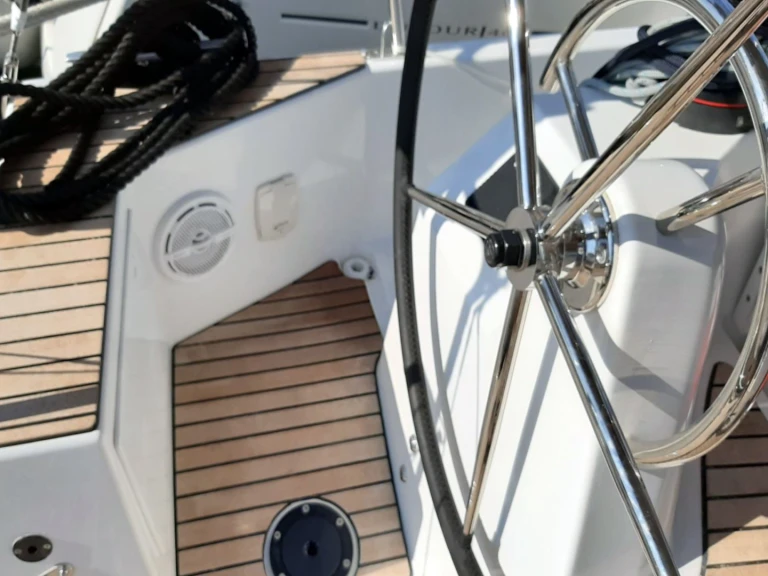 Alquiler Velero Jeanneau con o sin  título de navegación