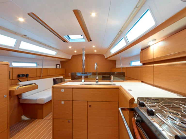 Alquiler de embarcaciones Jeanneau Sun Odyssey 379 enLefkáda en Samboat