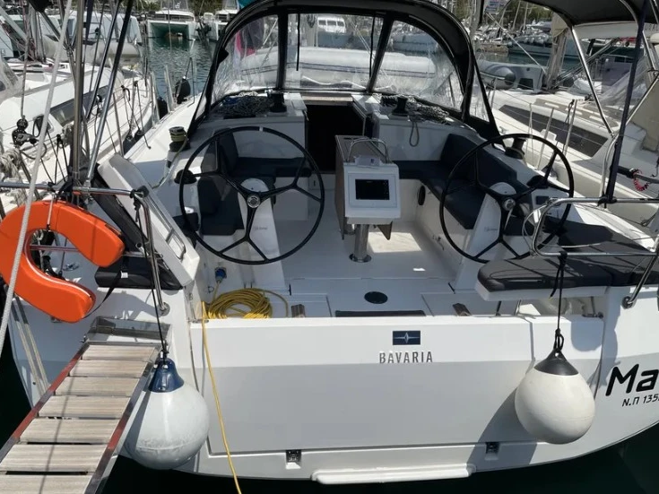 Bavaria Bavaria C42 /3cab de alquiler a Álimos