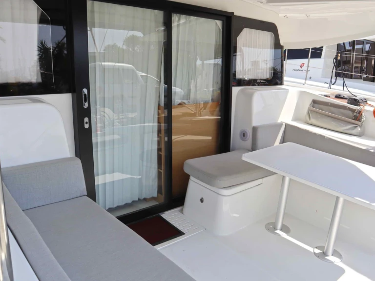 Alquiler de Excess Excess 11 (Cat)/6 cab en Álimos