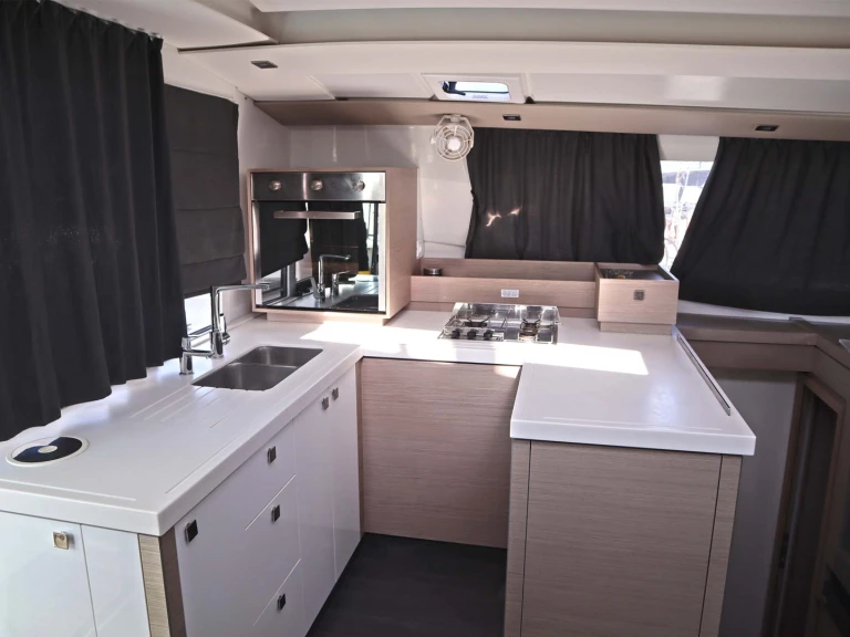 Alquiler de Catamarán, con o sin patrón Fountaine Pajot Néa Péramos