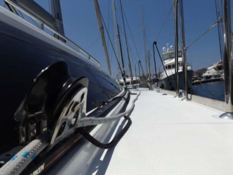 Alquiler de Jeanneau Jeanneau 53 /6cab en Kalkara