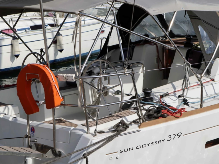 Alquiler Velero en Álimos - Jeanneau Sun Odyssey 379