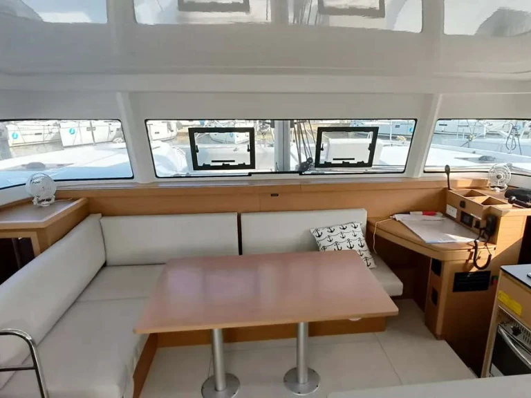Alquiler de Catamarán, con o sin patrón Excess Pula