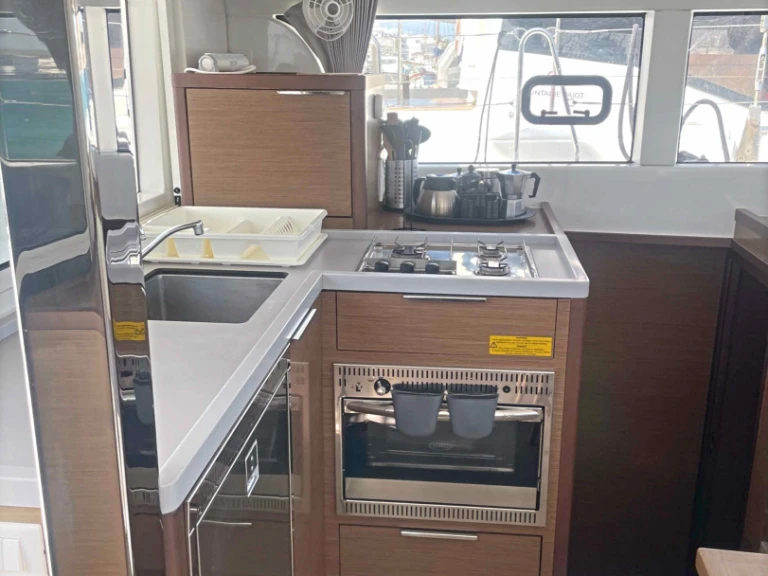Alquiler de Lagoon Lagoon 40/4 cab en Paros (Isla)