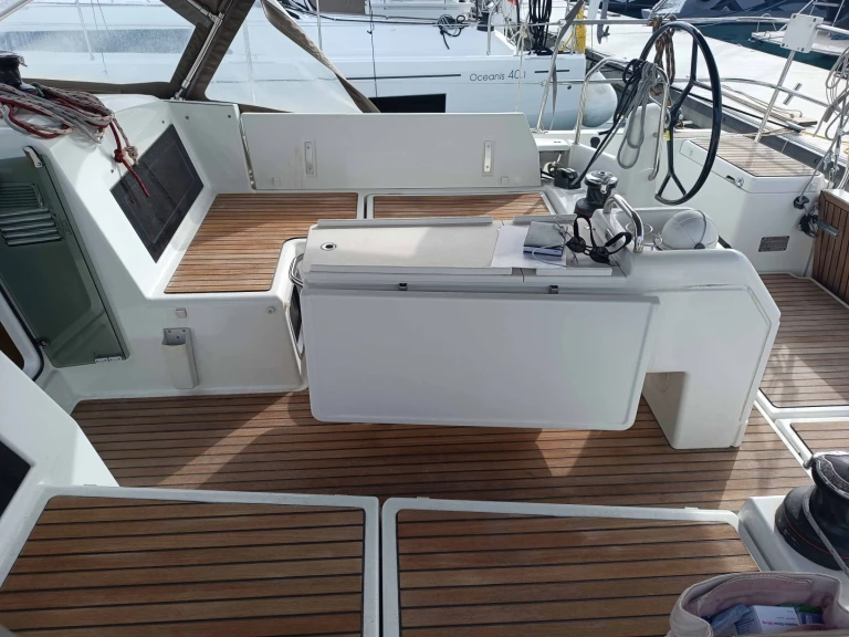 Alquiler de Velero, con o sin patrón Jeanneau Gouviá