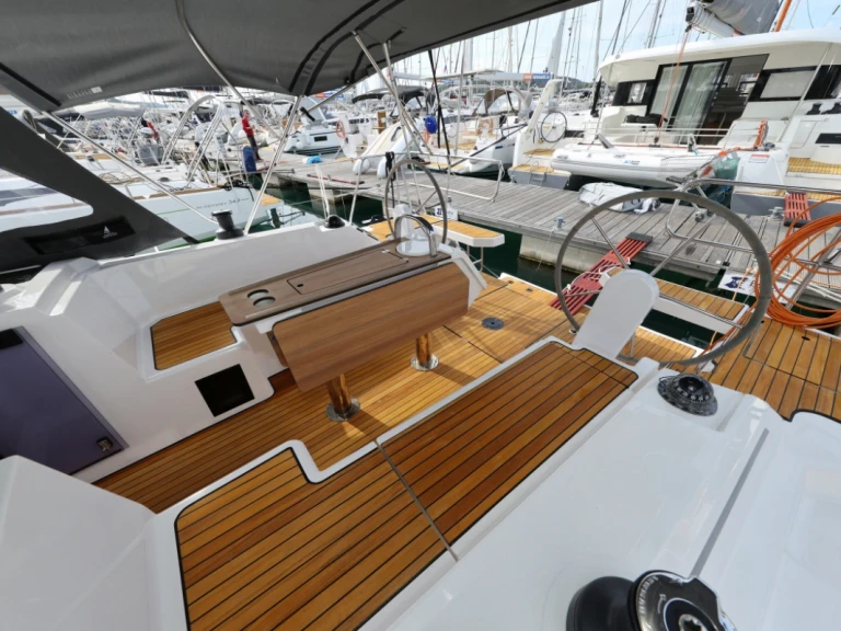 Alquiler de barcos Biograd na Moru barato de Bavaria C38