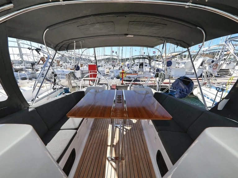 Alquiler de Elan Impression 40.1 en Biograd na Moru