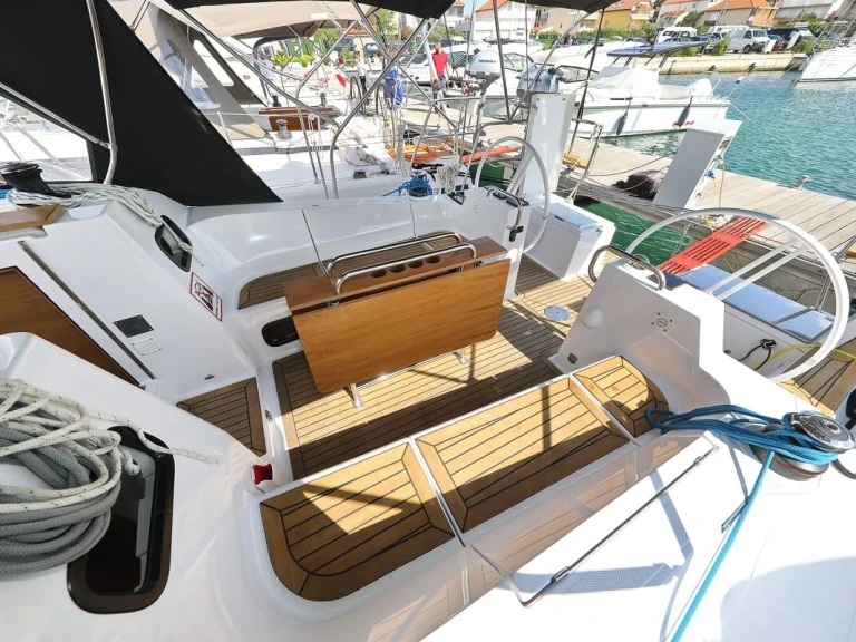 Elan Impression 40.1 de alquiler a Biograd na Moru