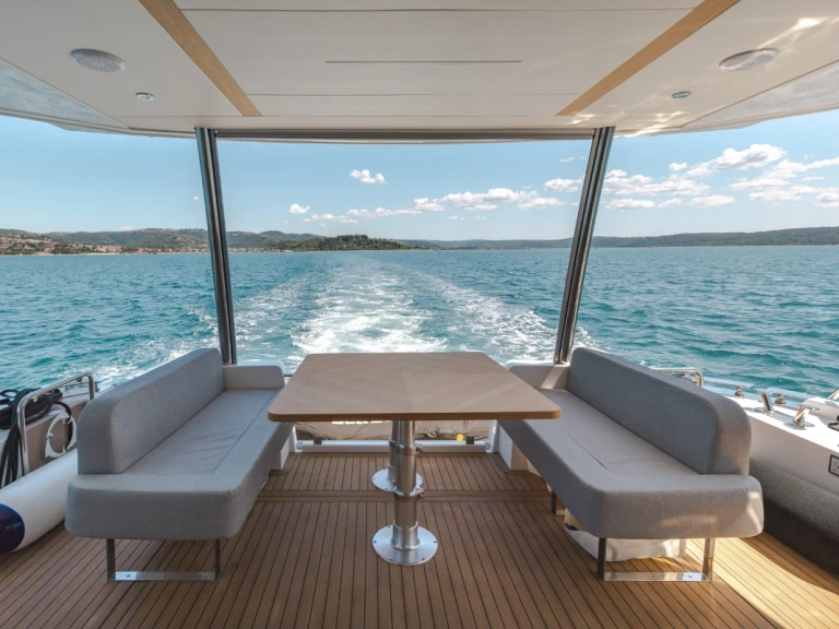 Alquiler de embarcaciones Greenline Yachts Greenline 58 Fly enBiograd na Moru en Samboat