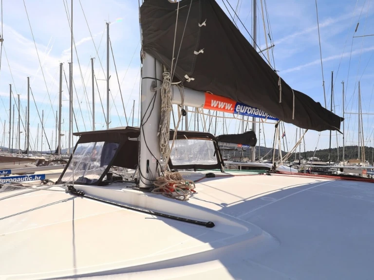 Alquiler de Catamarán, con o sin patrón Lagoon Biograd na Moru