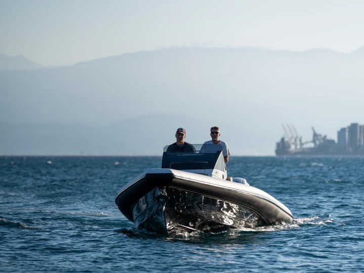 Alquiler Neumática en Corfú - Technohull GT7