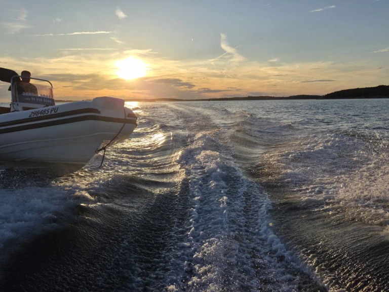 Alquiler de embarcaciones Tiger Proline 620 enPula en Samboat