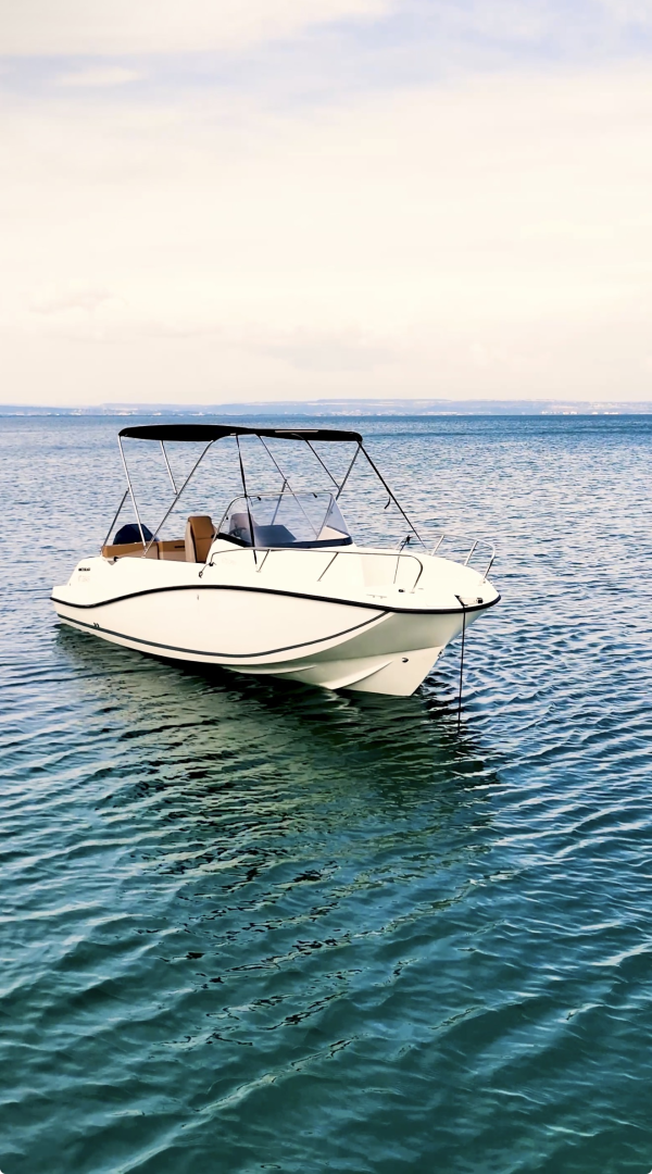 Alquiler de Quicksilver Activ 675 Open en Marsella