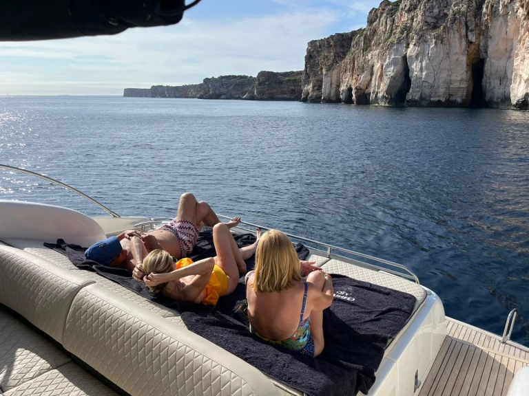 Alquiler de barcos Mahón barato de Princess V58