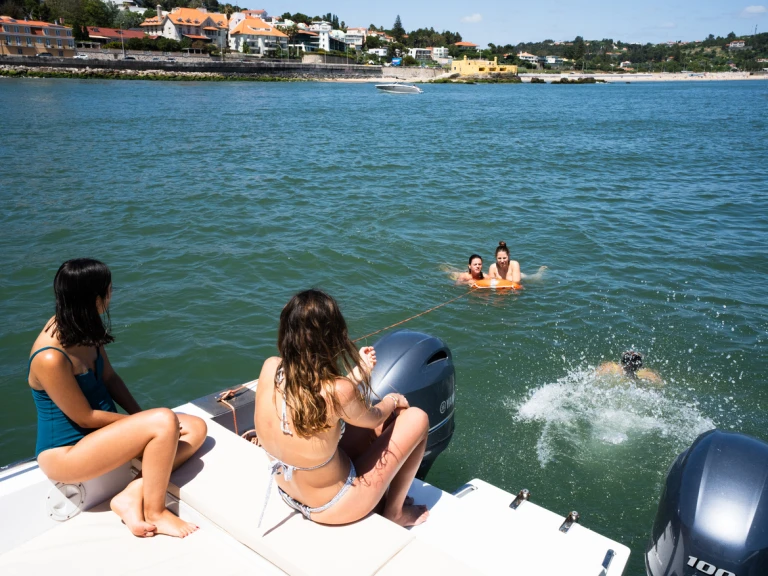 Alquiler de barcos Lisboa barato de YAMAHA 200 hp
