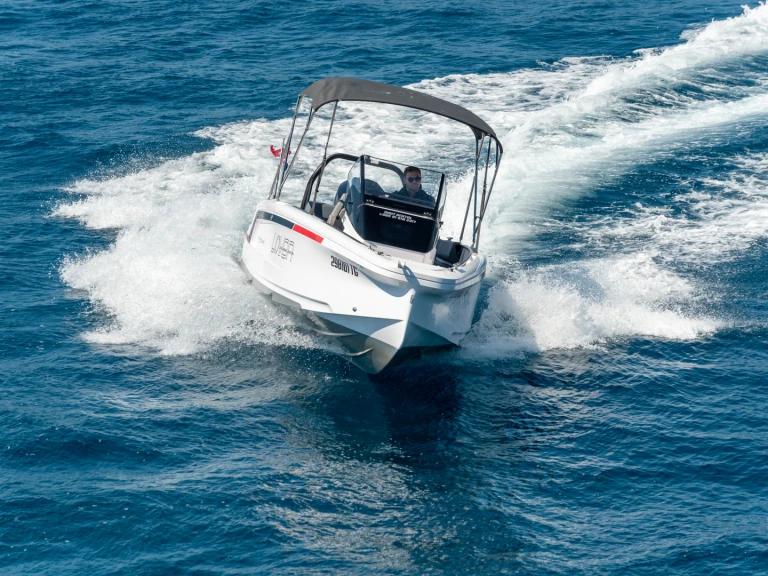 Alquiler de Axopar 22 Spyder en Trogir