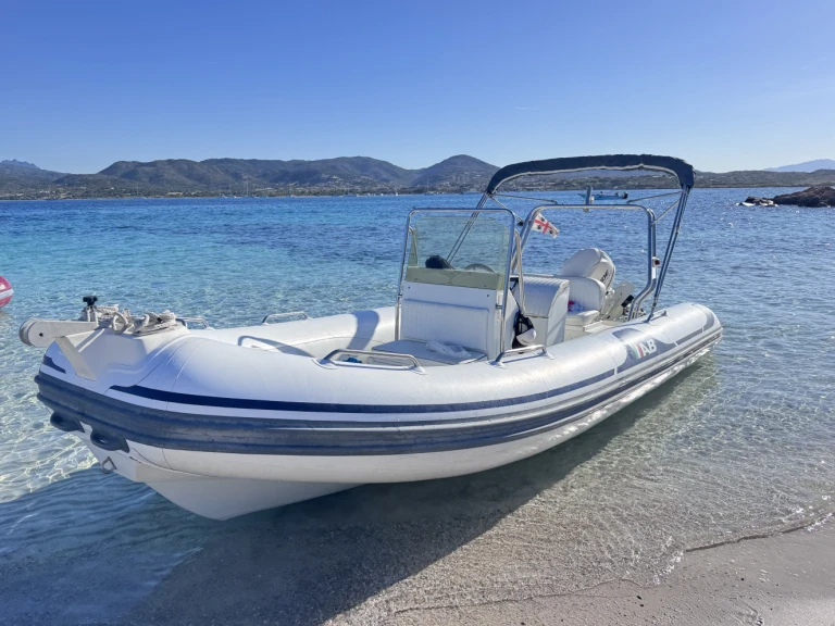 Quicksilver Activ 595 Cruiser de alquiler a Porto San Paolo