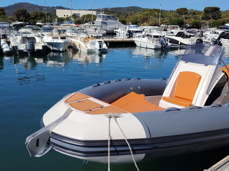 Alquiler de embarcaciones Tiger 750 TL enFrancia en Samboat