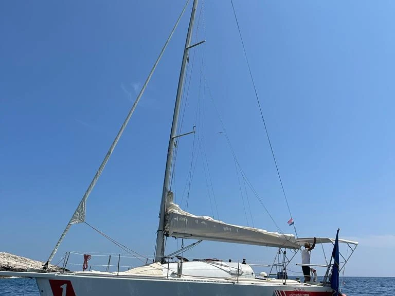 Jeanneau Jod 35 de alquiler a Hvar