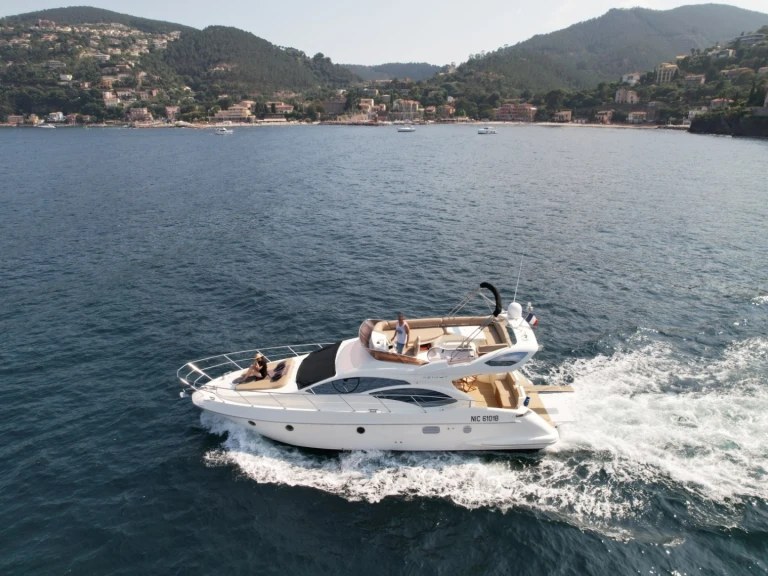 Alquiler de Azimut Azimut 43 Fly en Mandelieu-la-Napoule