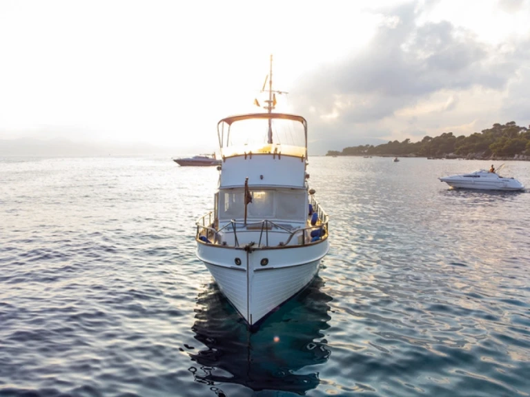 Alquiler de barcos Cannes barato de Grand Banks 36 Classic