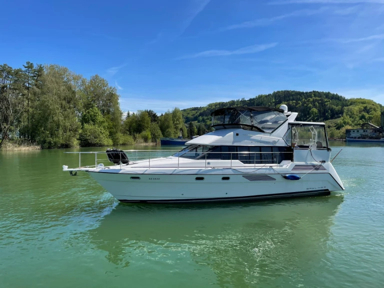 Bayliner 45 de alquiler a Wädenswil
