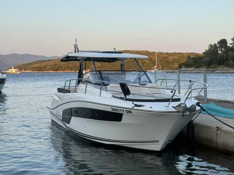 Jeanneau Cap Camarat 10.5 WA de alquiler a Dubrovnik