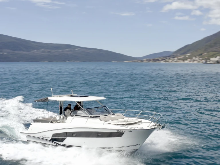 Alquiler de embarcaciones Jeanneau Cap Camarat 10.5 WA enDubrovnik en Samboat