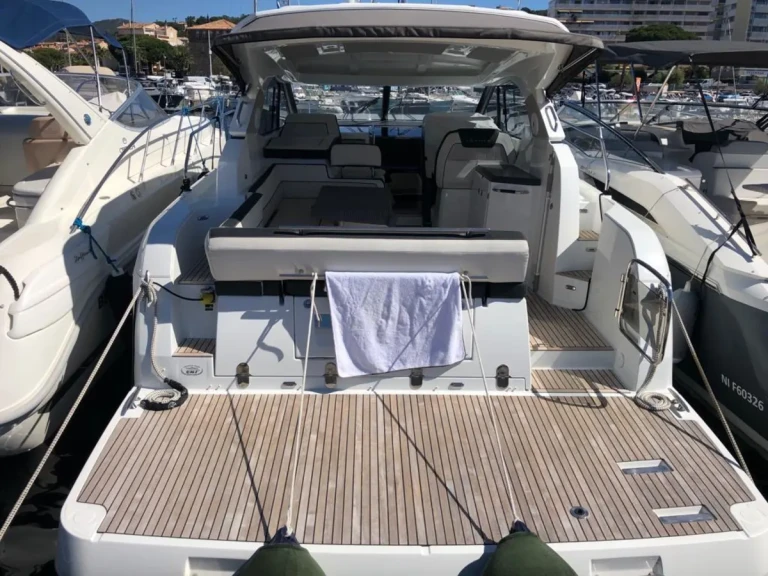 Alquiler de barcos Sainte-Maxime barato de Leader 36