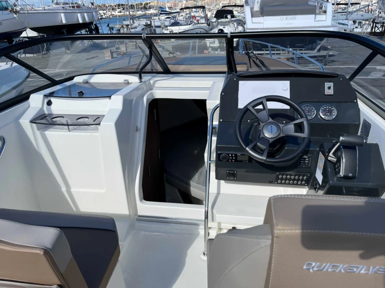 Alquiler de embarcaciones Quicksilver Activ 805 Cruiser enLa Rochelle en Samboat