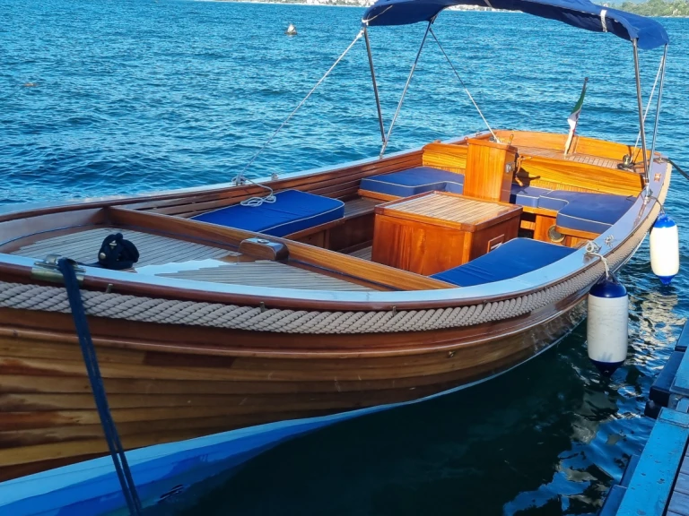 Alquiler de Custom Classic  en Ghiffa