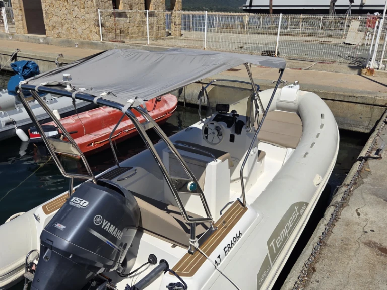Alquiler Neumática en Propriano - Capelli Tempest 750
