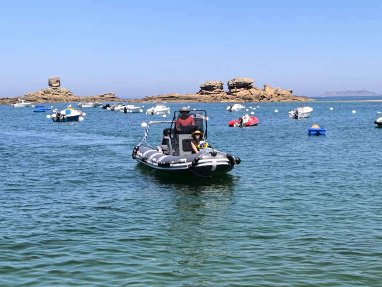 Alquiler de embarcaciones Valiant Valiant 580 Comfort enTrégastel en Samboat